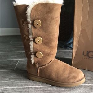 UGG Australia Bailey Button Triplet Size 8